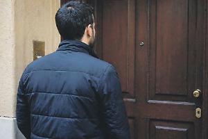 Antifurto impazzito lo lascia fuori casa: notte in auto per un cittadino di Cisterna