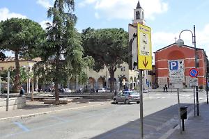 Rivoluzione strisce blu ad Aprilia, ecco l'app per pagare ticket e abbonamenti