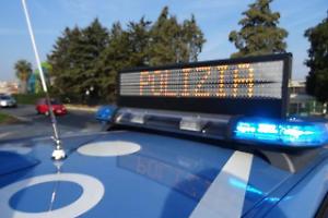 Con l'auto contro l'albero, guidava ubriaco: denunciato