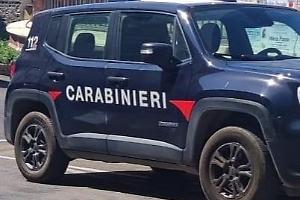 Braccialetto elettronico suona, 19enne arrestato per violazione del divieto di avvicinamento alla madre
