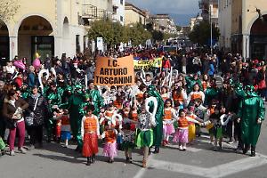 Senza carri ma con le sfilate dei bambini delle scuole: il Carnevale Apriliano 2026 si farà
