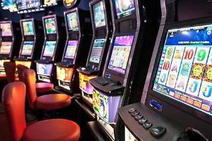 Azzardo, numeri choc nel Lazio:  16 miliardi giocati in un anno, Roma e Latina tra le città più a rischio