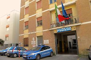 Tenta di acquistare un orologio di lusso con assegno falso: arrestato 54enne napoletano