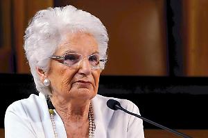 Insulti a Liliana Segre su Facebook, niente risarcimento: il Tribunale respinge la richiesta