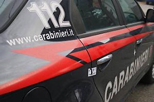Minaccia il padre e danneggia il negozio della zia: 35enne arrestato dai Carabinieri