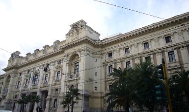 Suicidio di Paolo Mendico, gli studenti del Pacinotti manifestano a sostegno della dirigente scolastica