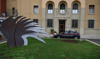 Vende un trattore tagliaerba e viene truffato