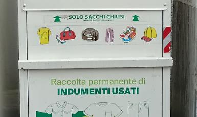 Fondi, raccolta abiti: rimossi tutti i contenitori, nuove regole per il conferimento