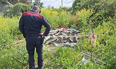 Amianto scaricato nel fosso a Latina: incastrato dalle telecamere, denunciato