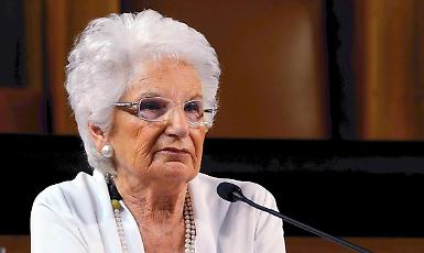 Insulti a Liliana Segre su Facebook, niente risarcimento: il Tribunale respinge la richiesta