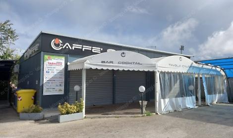 Minacci&ograve; e rapin&ograve; un barista, un 34enne di Aprilia finisce in carcere