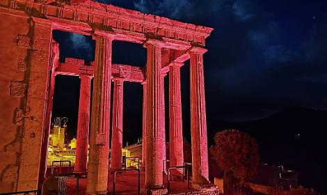 Ricerca contro le Encefaliti, il Tempio d'Ercole di illumina&nbsp;di&nbsp;rosso