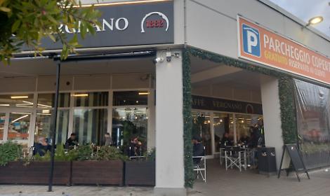 Furto notturno al bar, ruba 300 euro e una bottiglia di vino