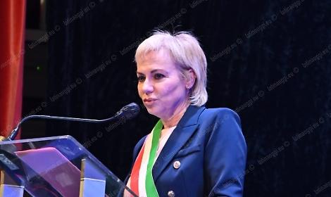 Offese social al sindaco, dopo le scuse l'aiuto ai poveri