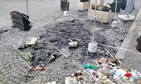 A fuoco il gazebo&nbsp;di&nbsp;un&nbsp;locale, atto vandalico o attentato in centro a Norma?