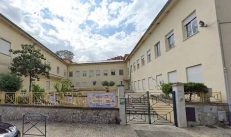 Alunni delle elementari trasferiti a sorpresa: scoppia la protesta dei genitori