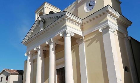 I fedeli: "Noi abbandonati dal sacerdote"