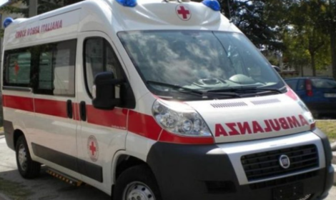 Carabiniere salva una bambina che stava soffocando