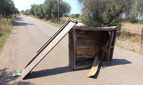 Troppi rifiuti in via Giannottola, strada chiusa