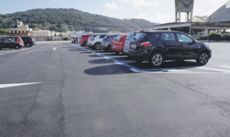 Pestato per un parcheggio, 82enne lotta tra la vita e la morte