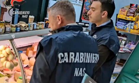 Nas a Ventotene, multe e maxi sequestro di alimenti