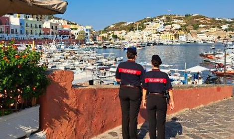 Controlli straordinari dei Carabinieri a Ponza: imbarcazioni e locali nel mirino