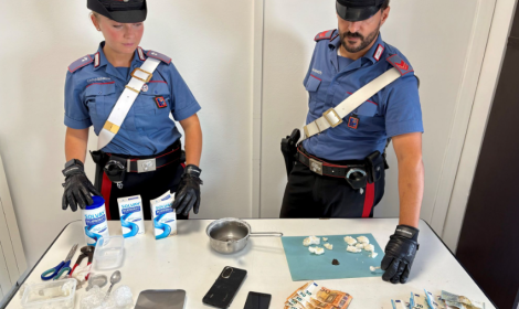 Droga in centro ad Ardea: blitz dei Carabinieri, due arresti