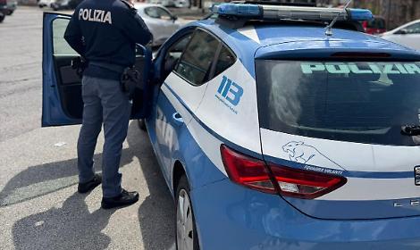 Colpivano negozi, distributori e turisti: in manette 8 ladri e rapinatori