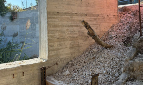 Case al sicuro sopra il Fosso della Catena