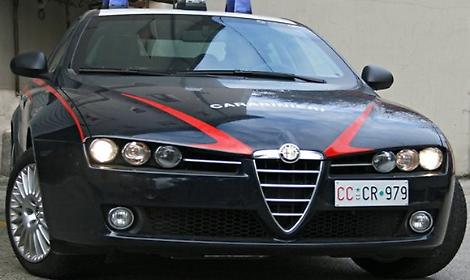 Latina, fermato con coltello e hashish in auto: denunciato un 21enne