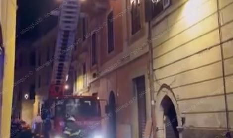 In fuga dalla casa in fiamme