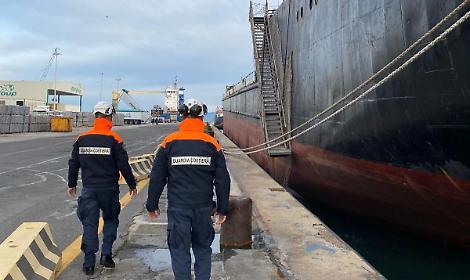 Risolte le carenze sulla sicurezza, la nave mercantile potr&agrave; lasciare il porto di Gaeta