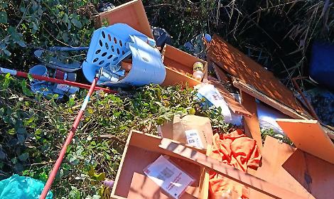 Altri rifiuti sull'Ufente segnalati alla Procura