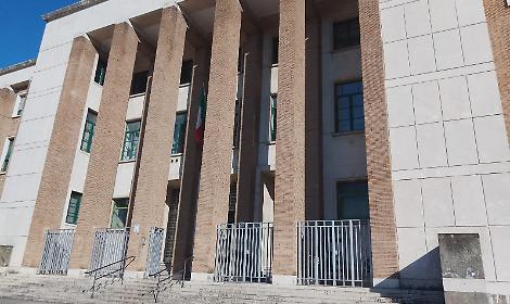 Maltrattamenti e violenza, la vittima tentenna in aula