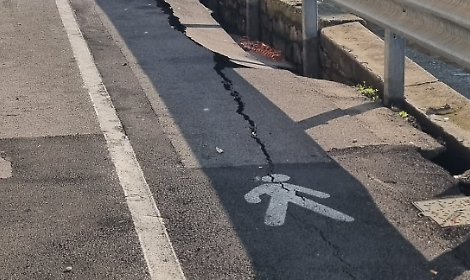 Si allargano le crepe sul Lungolinea Pio VI, l'argine &egrave; a rischio crollo