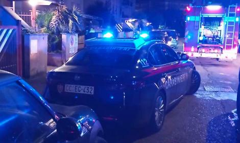 Incendio nel parcheggio di un condominio a Terracina: danneggiate due auto