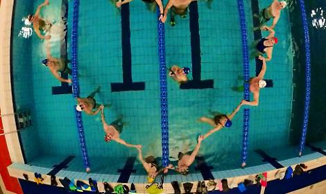 Maratona di Nuoto ad Aprilia: solidariet&agrave; per i bambini coraggiosi