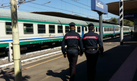 Latina Scalo, rubano la borsa a una barista e tentano di usare il bancomat: due denunciati