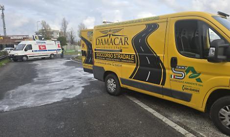 Perdita d'olio in strada ad Aprilia, traffico in tilt tra la Pontina e via Mascagni