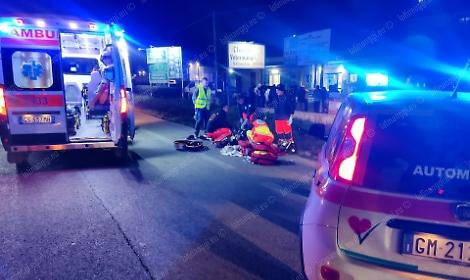 Grave incidente sulla Pontina: ciclista indiano centrato da un furgone