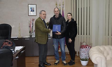 Piano &ldquo;Marco Valerio&rdquo;, la Questura di Latina consegna i panettoni solidali ai poliziotti