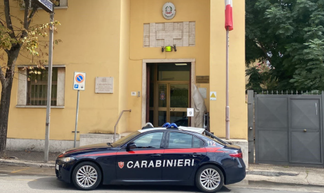 Pontina, inseguimento da film ad alta velocit&agrave;: con l'auto rubata sperona i carabinieri