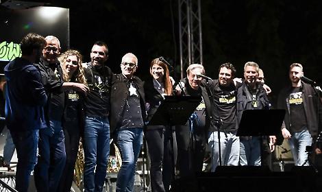 Cisterna, The Showers Big Band accende il Natale in Aula consiliare