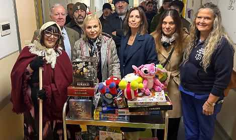 La Curva Nord della Lazio porta i doni della Befana ai bambini del Goretti