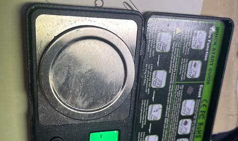 Cocaina, catinone e contanti in casa: arrestata un coppia