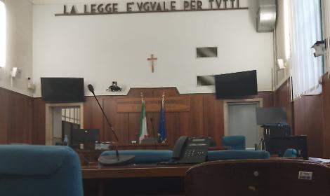 Stalking, lesioni e violenza privata: chieste tre condanne