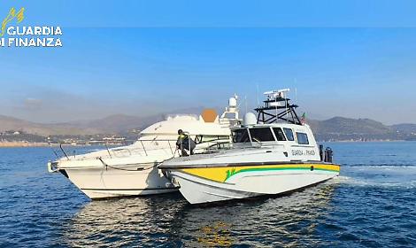 Gaeta, inseguimento in mare: la Guardia di Finanza blocca due persone