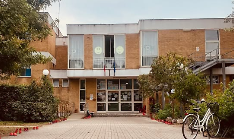 Copiose infiltrazioni d&rsquo;acqua in tre plessi di Terracina, le proteste