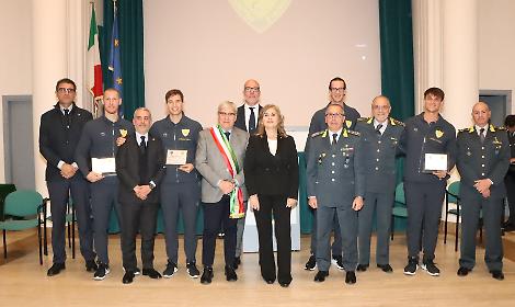 Le Fiamme Gialle premiano il quattro di coppia campione del mondo