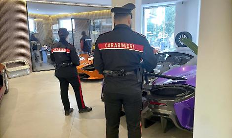 Dietro l'autosalone delle supercar un affare col boss della mafia apriliana